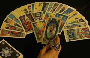 Cách chơi bài Tarot - Hướng dẫn chi tiết từ A đến Z cho người mới bắt đầu 1 cách chơi bài tarot